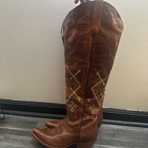 Itzel Arona XL ROCKEM BOOTS